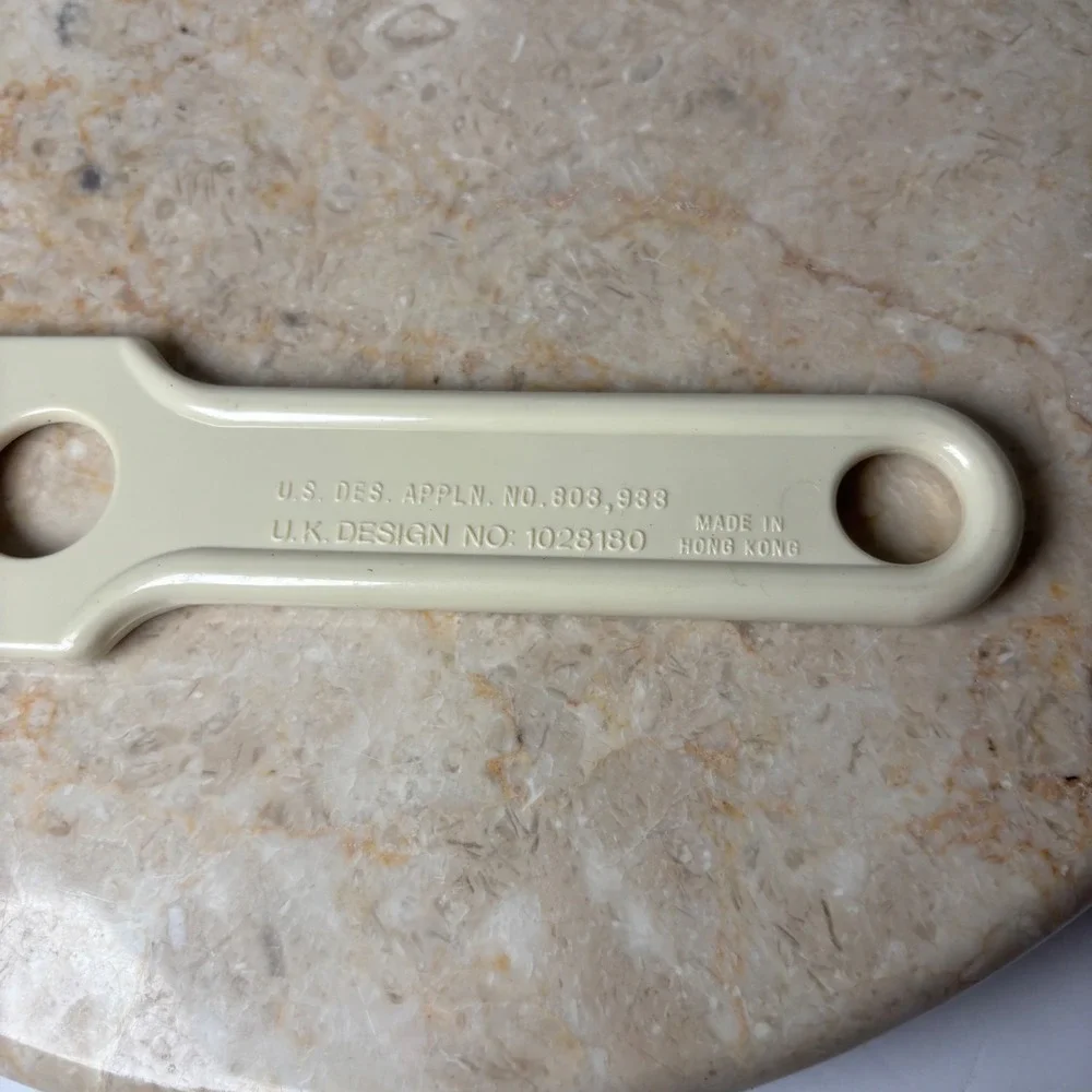 EKCO Spaghetti Server Pasta Measurer Tool Cream Plastic Vintage Hong Kong